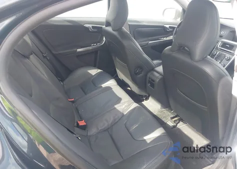 2013 Volvo S60 T5/T5 Platinum/T5 Premier/T5 Premier Plus z USA, uszkodzony, nr VIN YV1612FS6D2181783